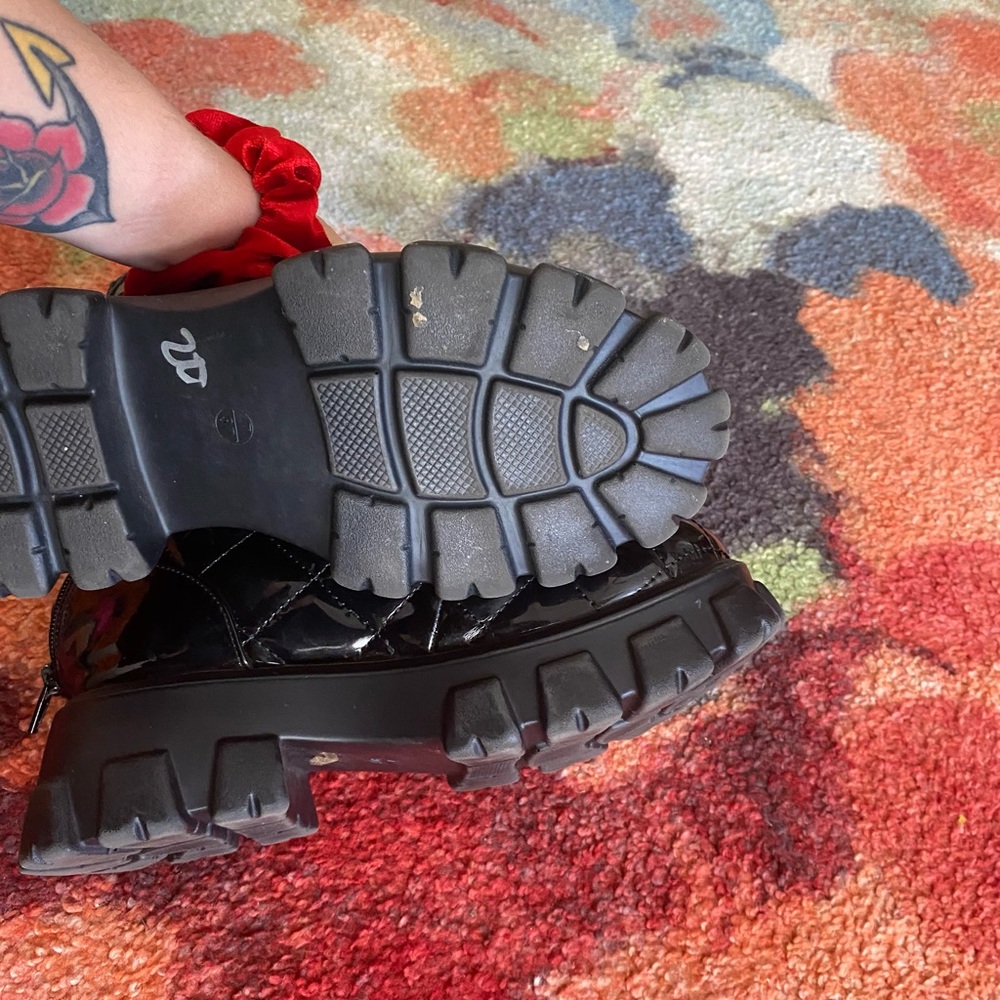 Unique Boots - Picture 4 of 5